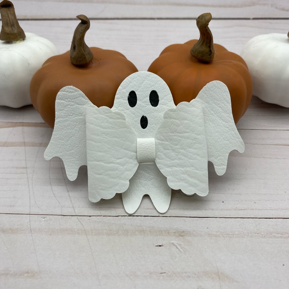 White Ghost bow with alligator clip